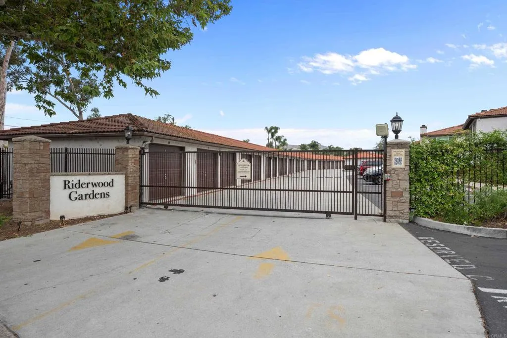 https://cdn.realtyfeed.com/cdn/127/306475536/0280bf8bad24ad5ea2b422968e217fb0.webp