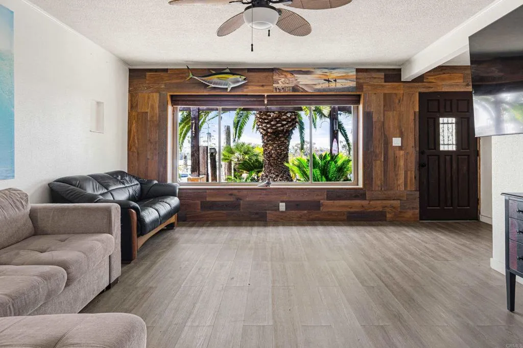 https://cdn.realtyfeed.com/cdn/127/306475545/24a81af46d2a4b586c3e657e57aba5ec.webp
