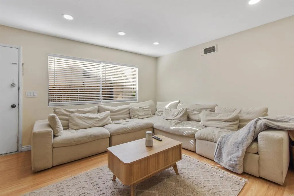 Photo #3: PTP2504712 Listing 
