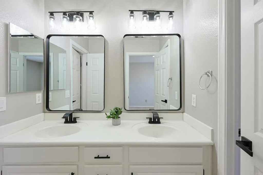 https://cdn.realtyfeed.com/cdn/127/306475617/b19d3c792f92b87fb5fbc47a9cfe3fca.webp