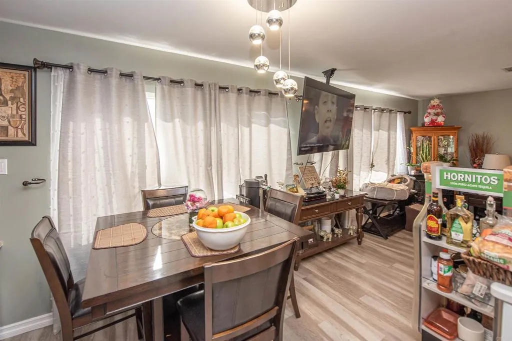 https://cdn.realtyfeed.com/cdn/127/306475704/28cc03e6b5f77ff4c7d787a075b13909.webp