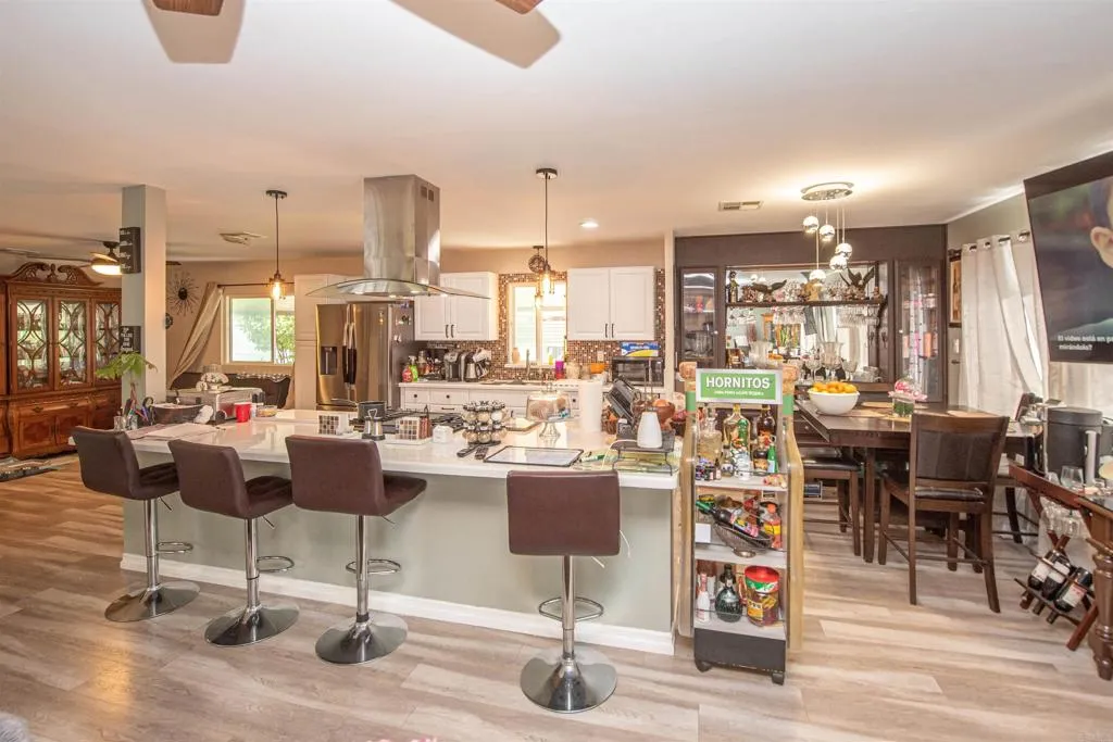 https://cdn.realtyfeed.com/cdn/127/306475704/57e37e2932f5b985f7245b399d0b90d8.webp