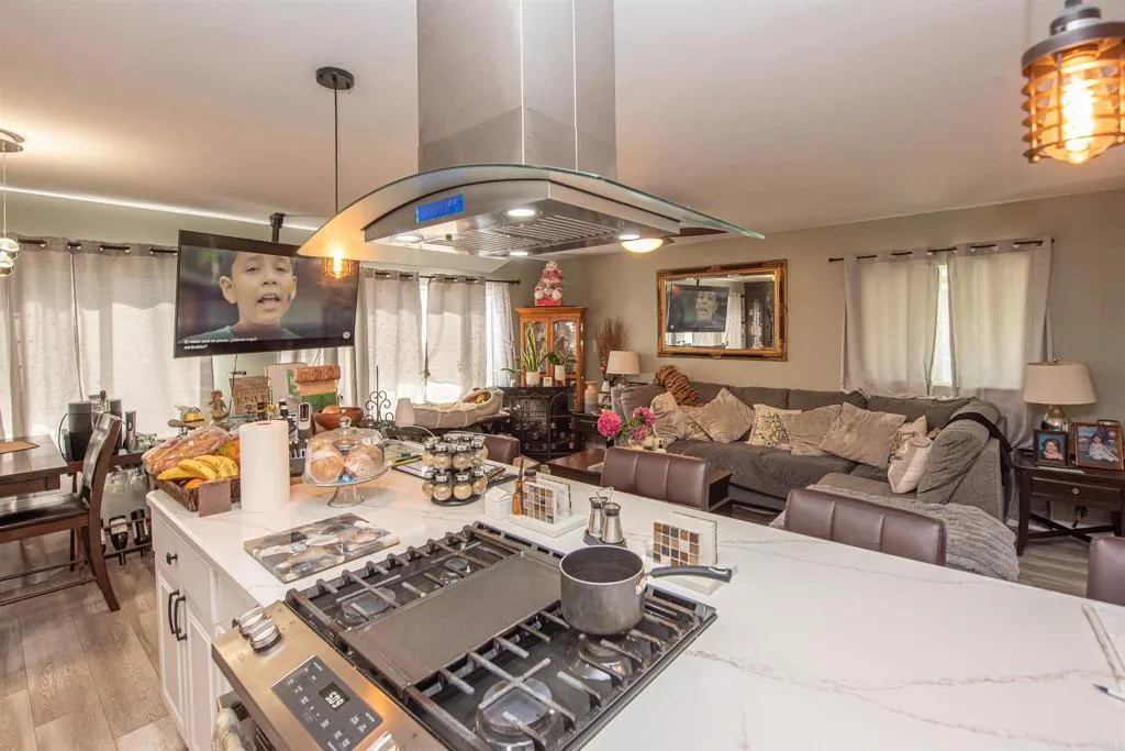 https://cdn.realtyfeed.com/cdn/127/306475704/764554f794e183b127d85d0cad3ec513.webp