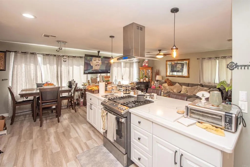 https://cdn.realtyfeed.com/cdn/127/306475704/bfeb548c98440ded35baa317c22d47b3.webp