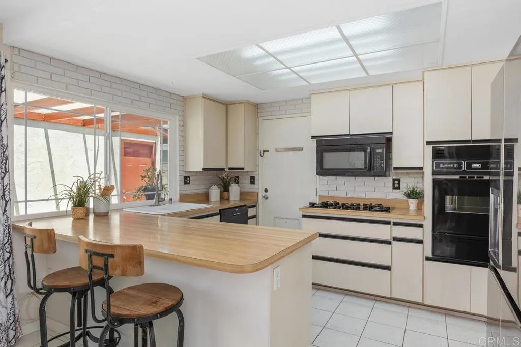 https://cdn.realtyfeed.com/cdn/127/306475875/4cf7a1bf242dc3f9319afe4d68e3a72c.webp