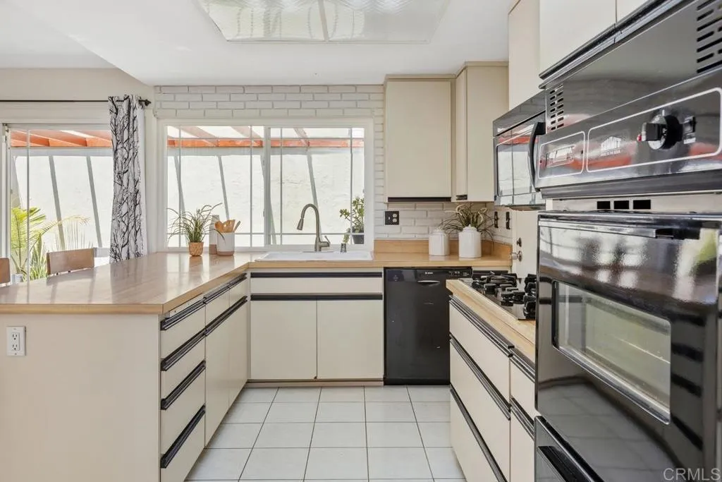 https://cdn.realtyfeed.com/cdn/127/306475875/c6765aea186a1b64e93bc492988bd154.webp