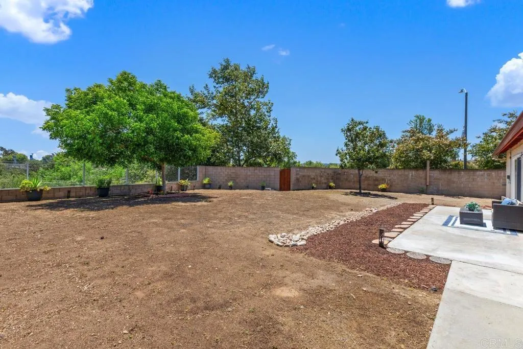 https://cdn.realtyfeed.com/cdn/127/306475875/de8c052505f7260ee39b041ac925a1c9.webp