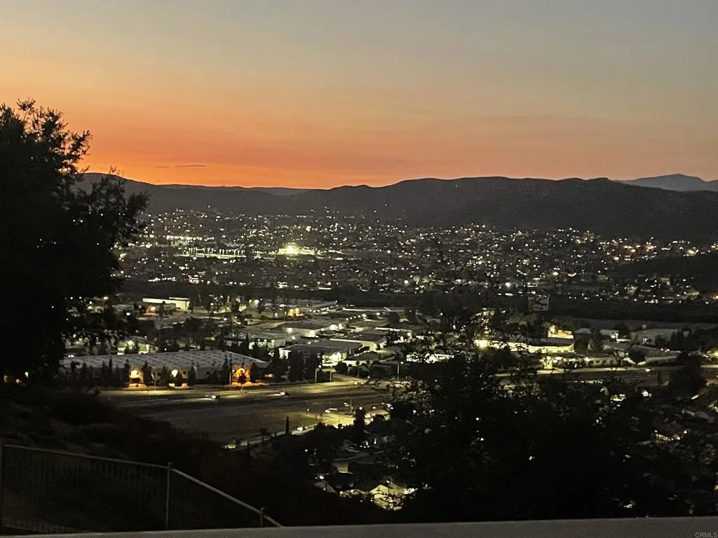 https://cdn.realtyfeed.com/cdn/127/306475905/7a7fe437de63d59899f3e9a34f87a119.webp