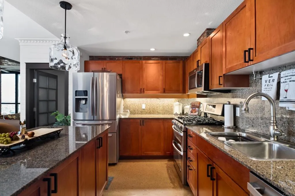 https://cdn.realtyfeed.com/cdn/127/306476004/29a1255a9116a04fede4f95ab33348e7.webp