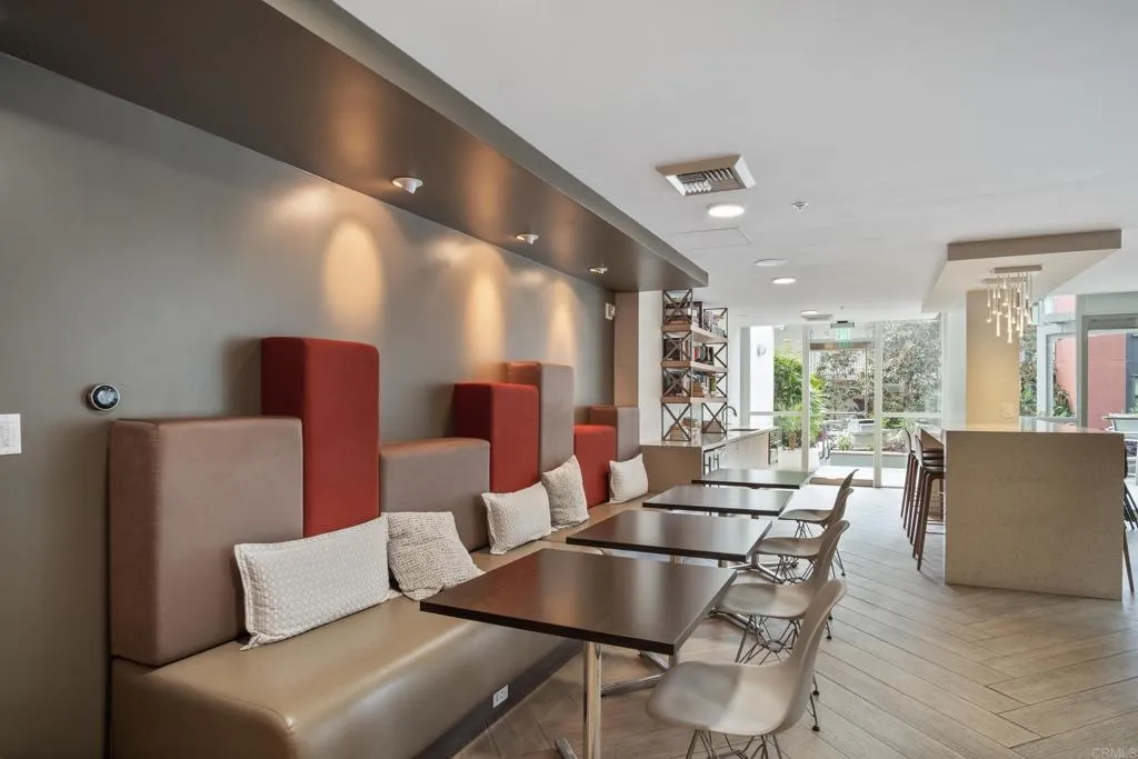 https://cdn.realtyfeed.com/cdn/127/306476004/69bad3ca8cf1b83b546befebe5f7ef18.webp