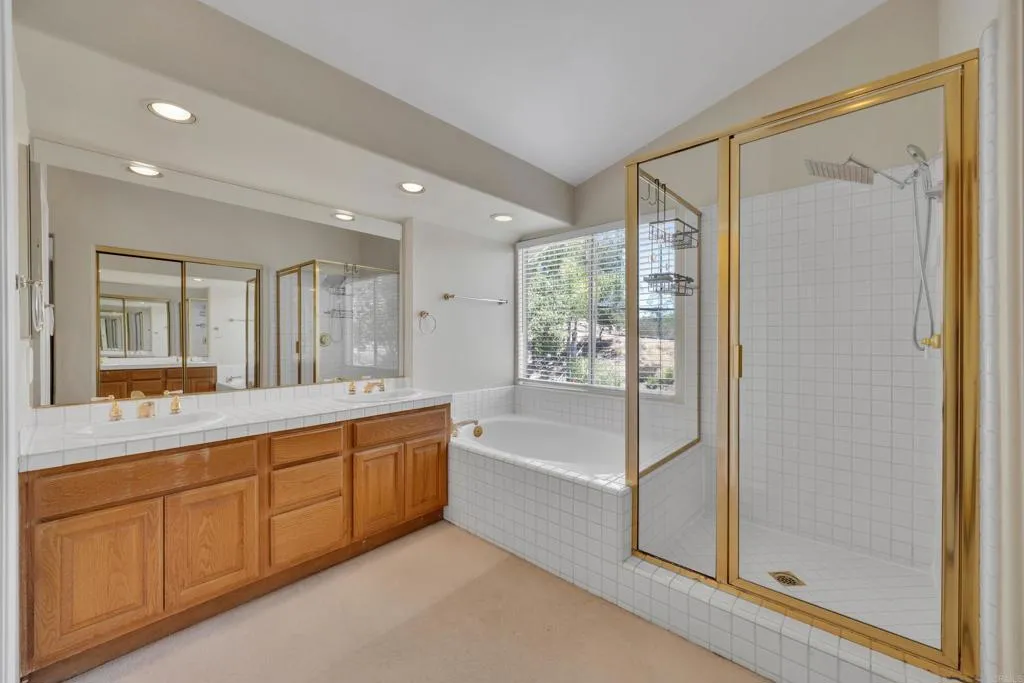 https://cdn.realtyfeed.com/cdn/127/306476139/5e335a457340bb9b4e6b98956cfe0af3.webp