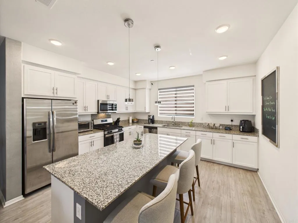 Photo #2: PTP2504739 Listing 