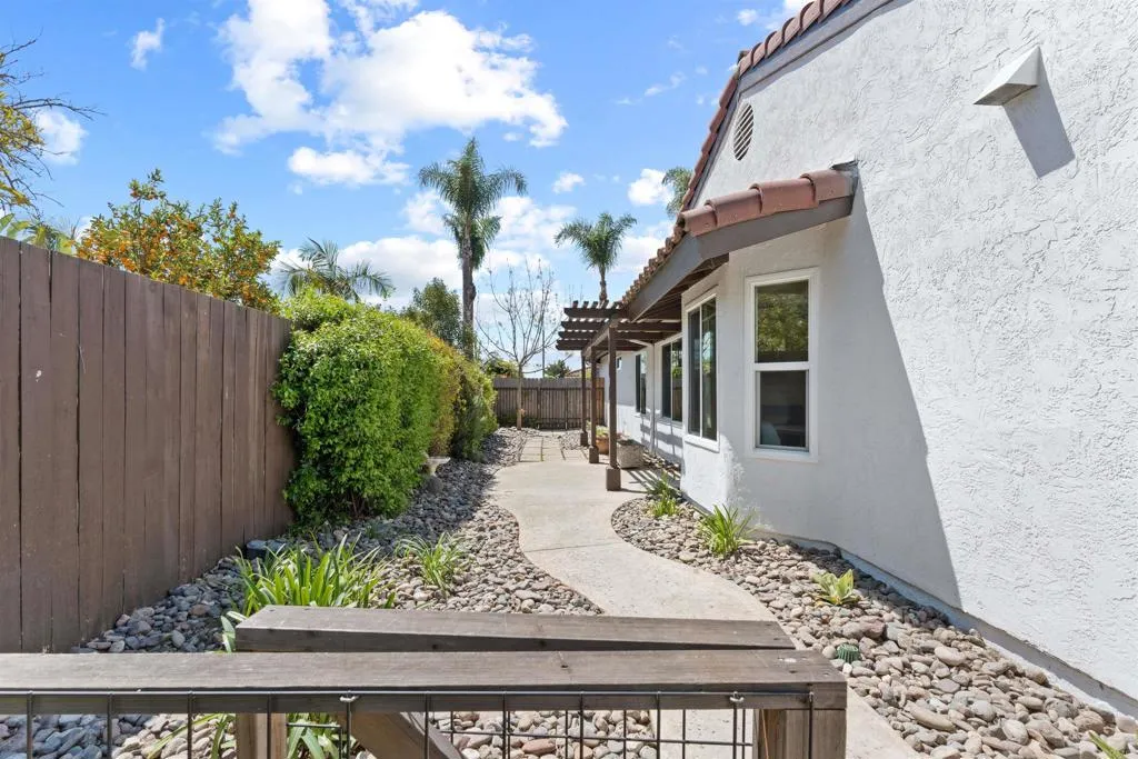 https://cdn.realtyfeed.com/cdn/127/306476207/73070bee4770d70954eb11e683445c30.webp