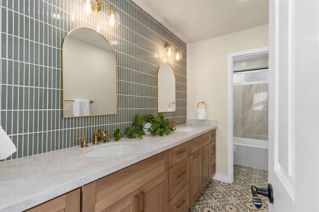 https://cdn.realtyfeed.com/cdn/127/306476207/dc10c654e1bba00b3434cf6951aaf434.webp