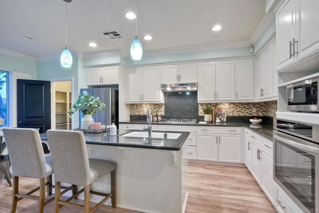https://cdn.realtyfeed.com/cdn/127/306476271/7dbfa874935c7e6e9d868767ed2fc8f5.webp