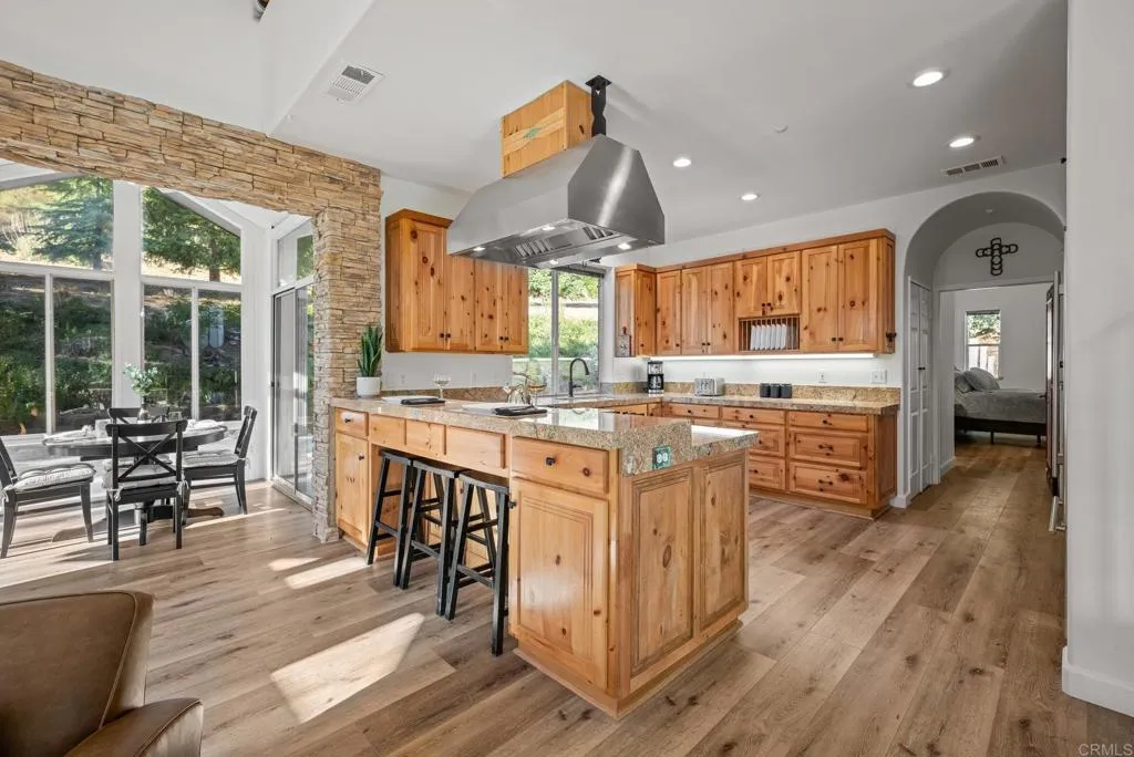 https://cdn.realtyfeed.com/cdn/127/306476322/4798d16981eae92fcabef6827fe79879.webp