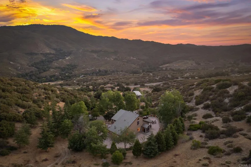 https://cdn.realtyfeed.com/cdn/127/306476322/b50930c522e43b984cf769ec8c8b21ef.webp