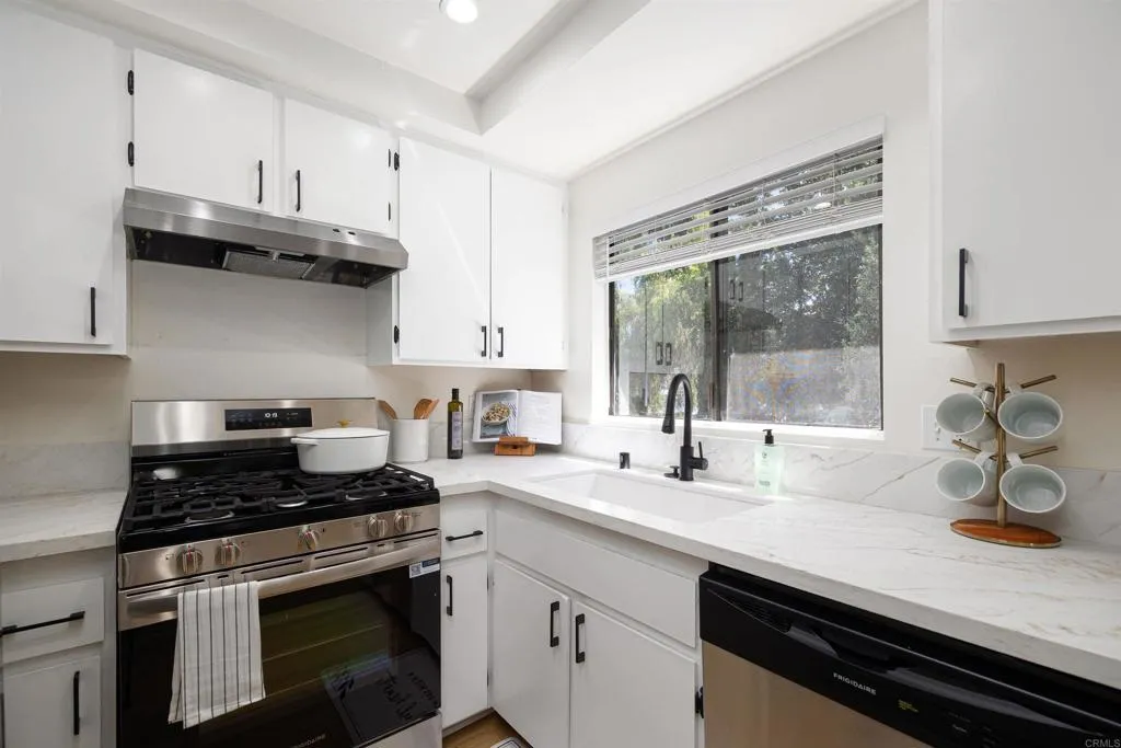 https://cdn.realtyfeed.com/cdn/127/306476451/e728122c857a1169290527ddf6476743.webp