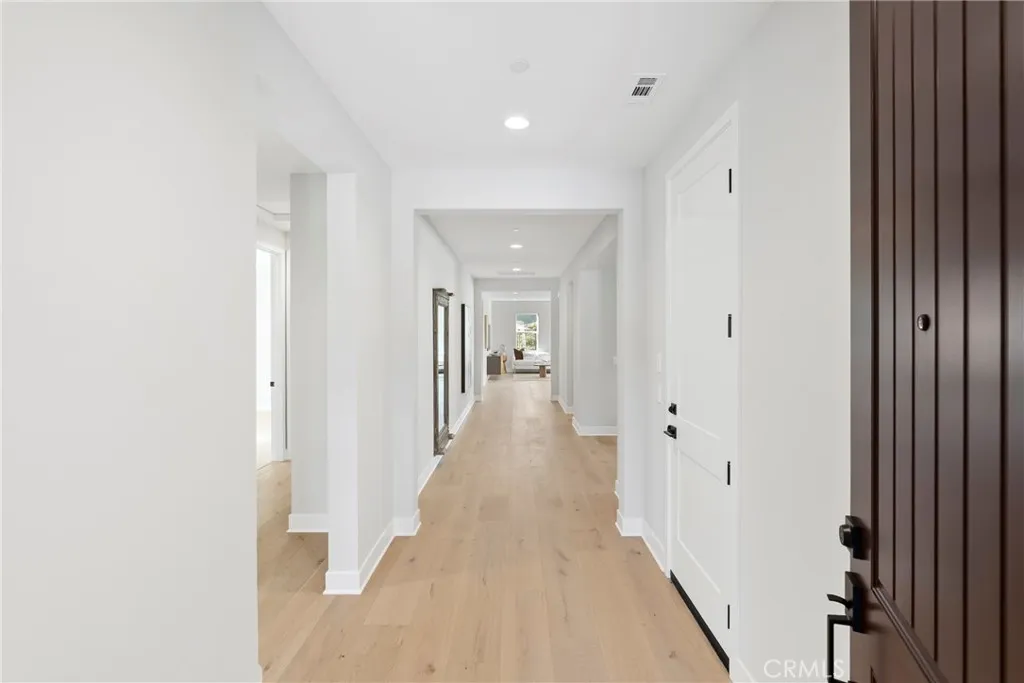 https://cdn.realtyfeed.com/cdn/127/306476473/3f2d87c592a9c6465fef1a143f4c7105.webp