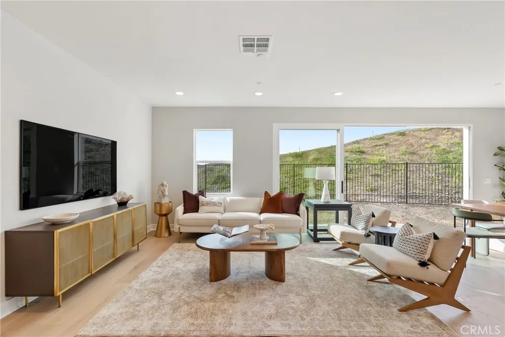 https://cdn.realtyfeed.com/cdn/127/306476473/b818417aa4e0090c3ffe48f9f65a525f.webp