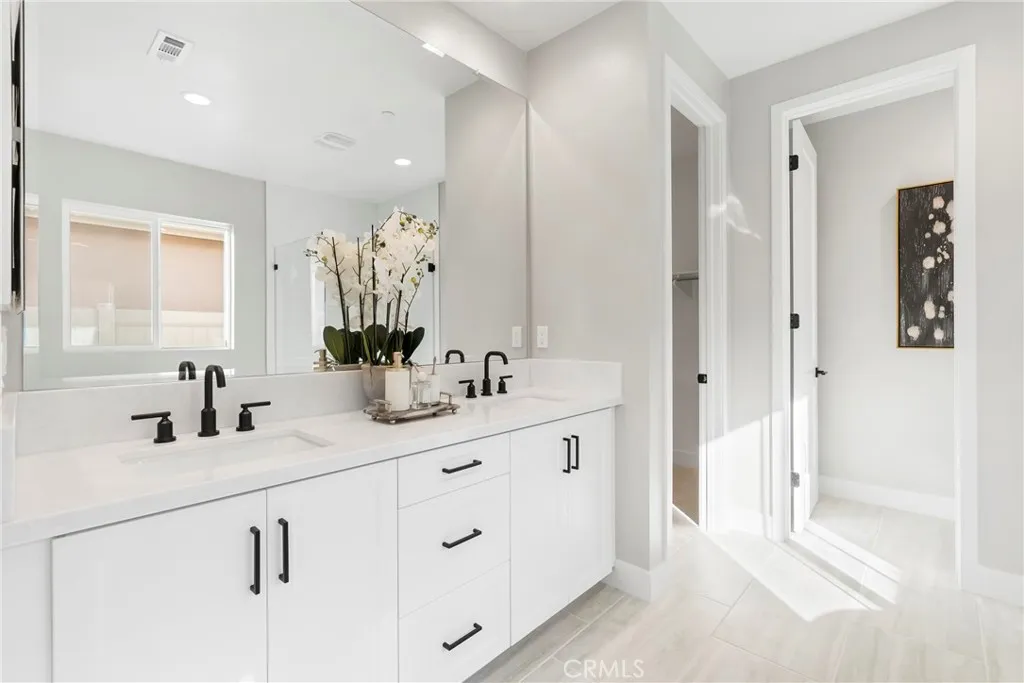 https://cdn.realtyfeed.com/cdn/127/306476473/c5e32cda258eb7a9e2d734e600f77d39.webp