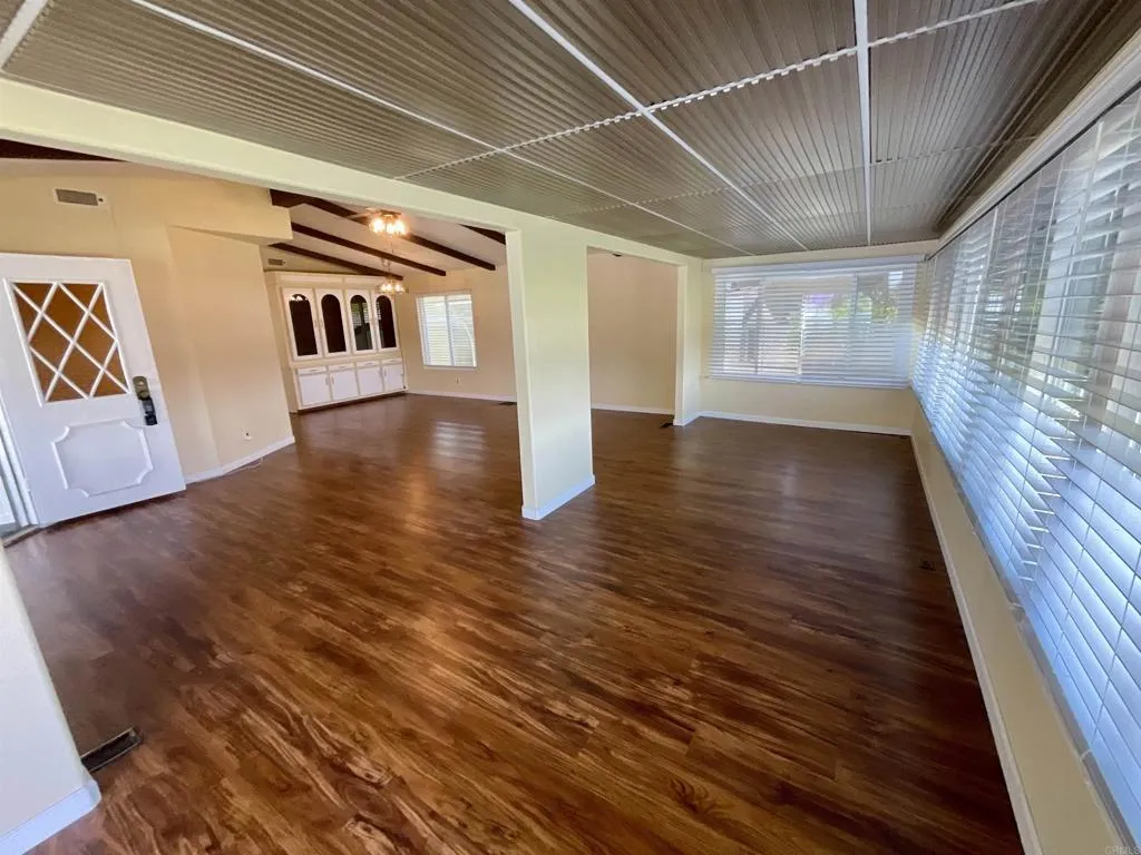 https://cdn.realtyfeed.com/cdn/127/306476527/0770b5ef5a2441bf6f45e3b01a226449.webp