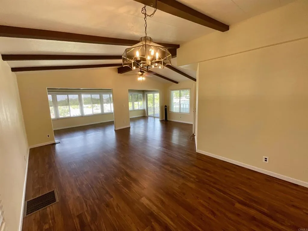 https://cdn.realtyfeed.com/cdn/127/306476527/34efe35f77e69cfa8cf7c663d4046adc.webp