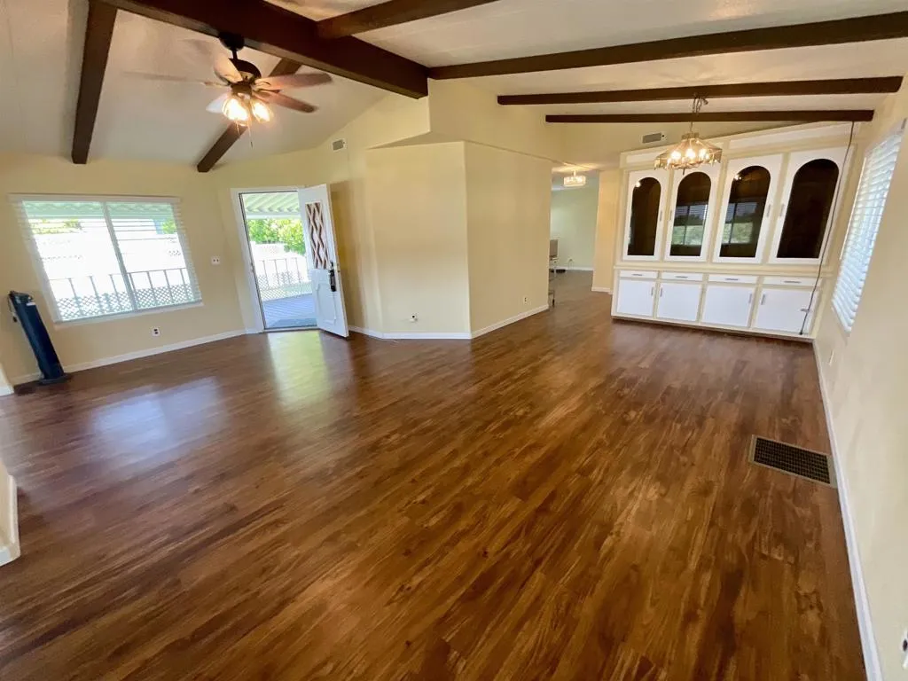 https://cdn.realtyfeed.com/cdn/127/306476527/655f4b78bf1bd2d2efe1a4415eea5e32.webp