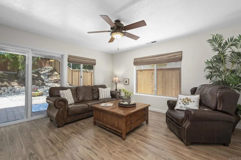 https://cdn.realtyfeed.com/cdn/127/306476535/3a3272d445b4f42387ce3ceef855b662.webp