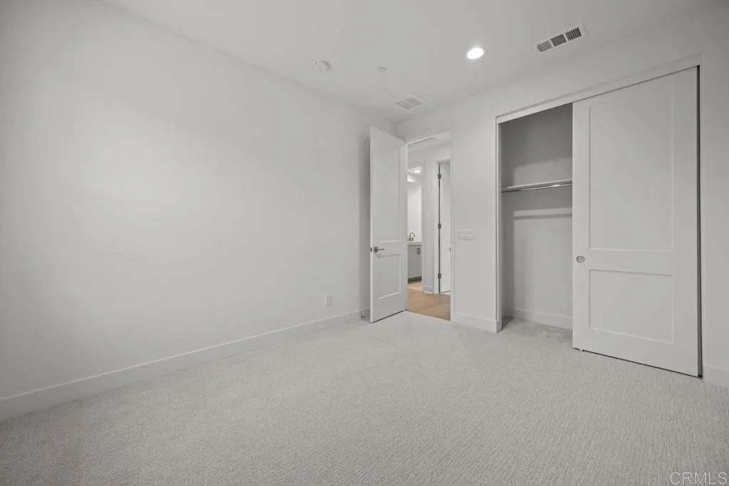 https://cdn.realtyfeed.com/cdn/127/306476832/082fa30565fdc38f69bfd548e00560ab.webp