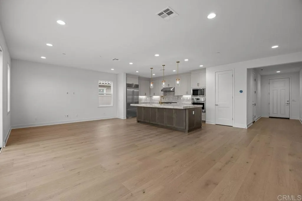 https://cdn.realtyfeed.com/cdn/127/306476832/eb7fe947f8a8dac1a26e708d8531f640.webp