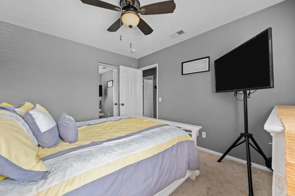 https://cdn.realtyfeed.com/cdn/127/306477008/132fad286acc6ebcc4ea436bced077b7.webp