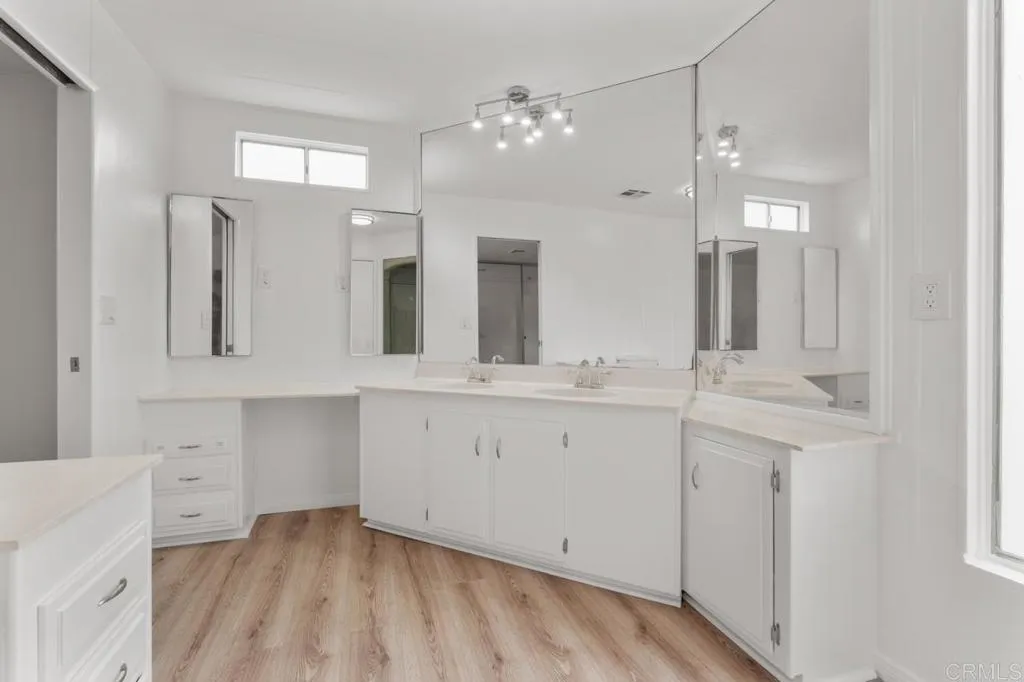 https://cdn.realtyfeed.com/cdn/127/306477052/18af4205ebdf74573c23cddf439b066f.webp