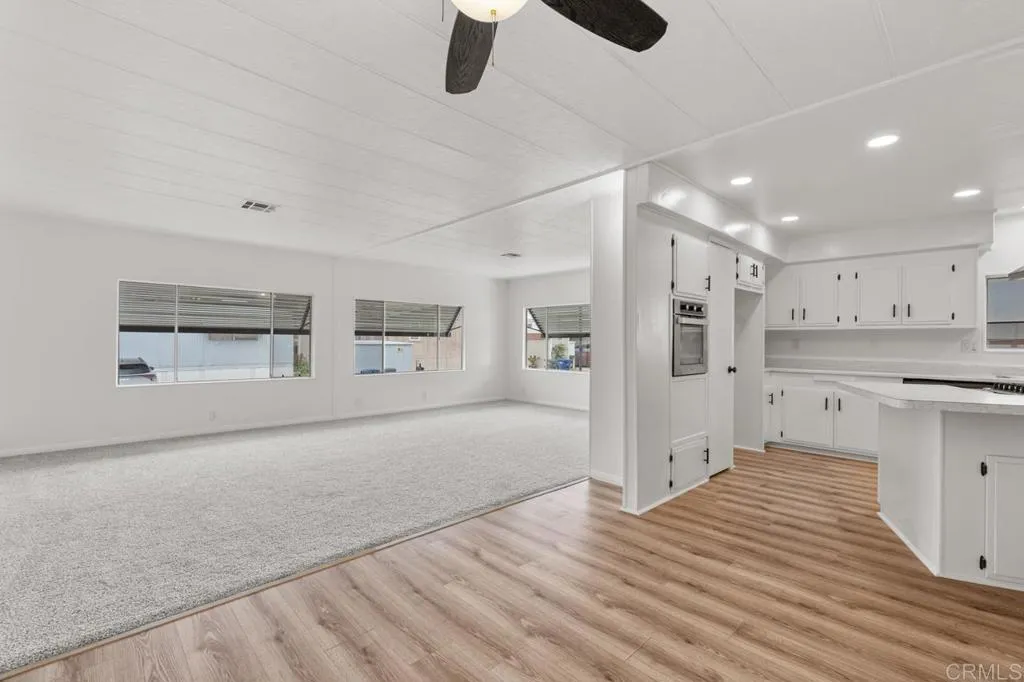 https://cdn.realtyfeed.com/cdn/127/306477052/19881e308a85dcaec38b0f6c4bfad342.webp