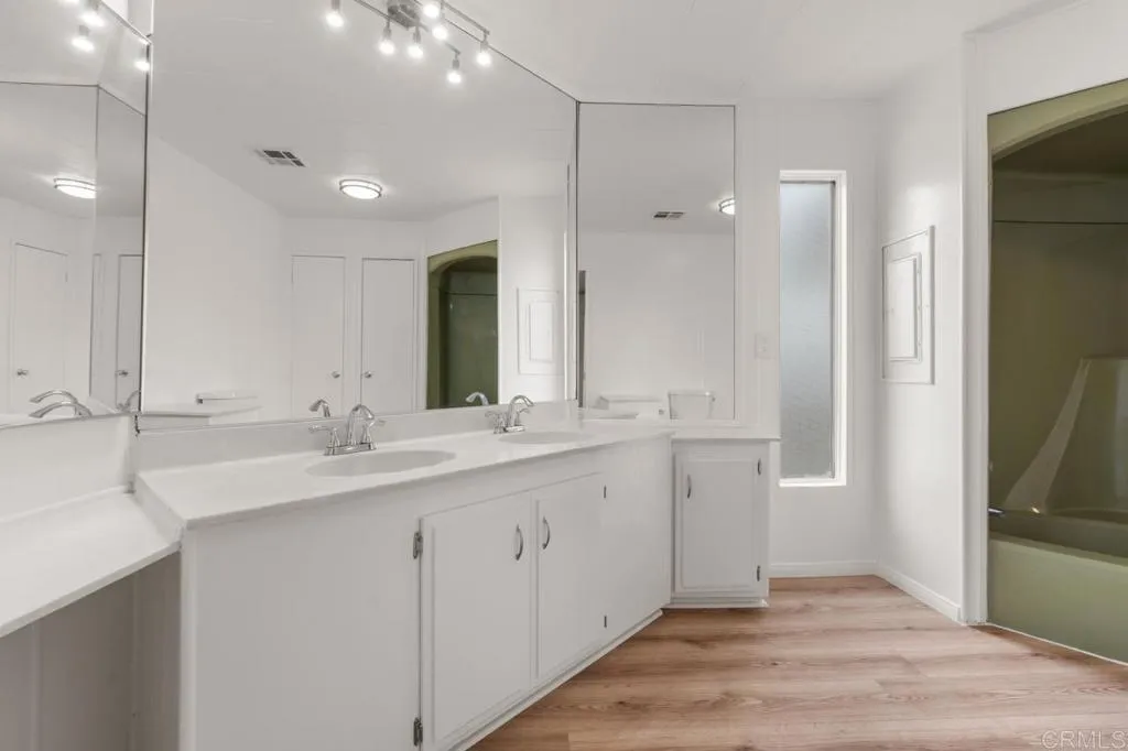 https://cdn.realtyfeed.com/cdn/127/306477052/c2ad9f939b26c4ae04657c4e9b5ed960.webp