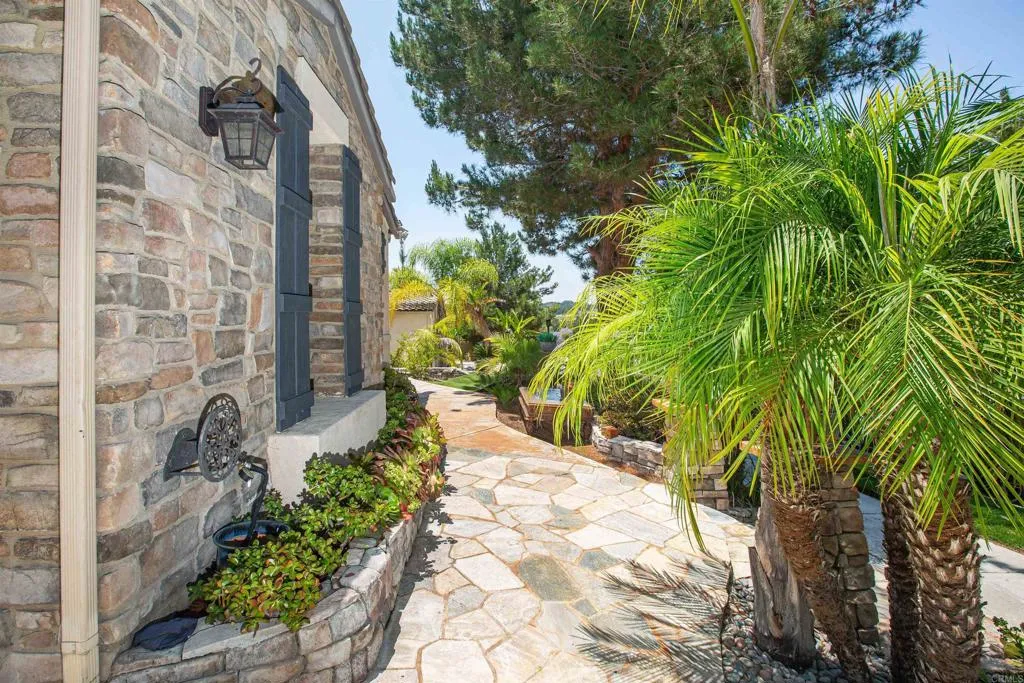 https://cdn.realtyfeed.com/cdn/127/306477059/5c519685f6493bb49aca23950520f872.webp