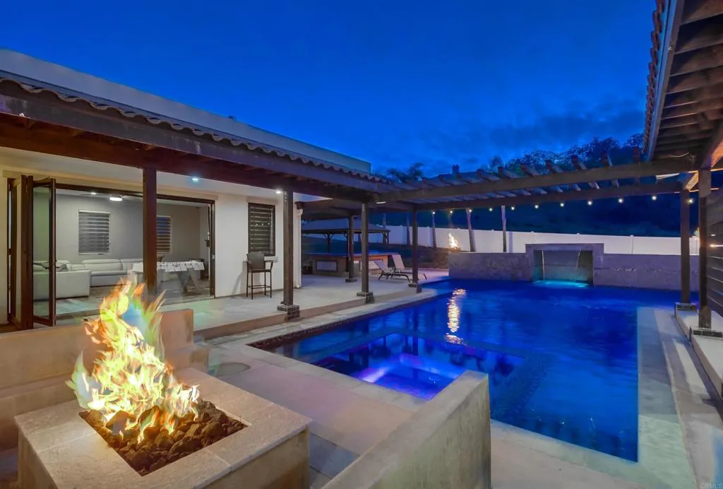 https://cdn.realtyfeed.com/cdn/127/306477071/8de33518e84c6ca7ba52283ef3e22b97.webp