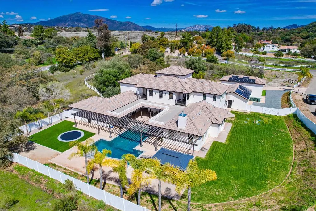 https://cdn.realtyfeed.com/cdn/127/306477071/a0fd458797ac0209d6b38f6b7a326a09.webp