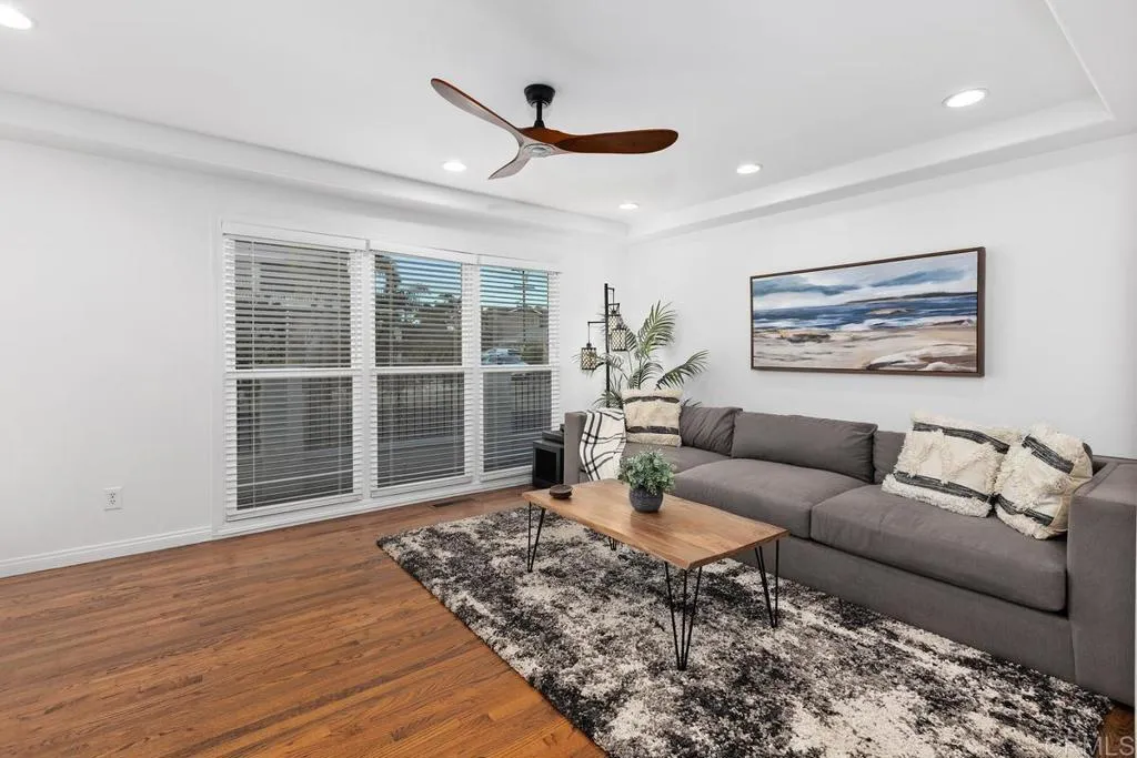 https://cdn.realtyfeed.com/cdn/127/306477073/893064fe8f0690e06cda55d1ec7373af.webp