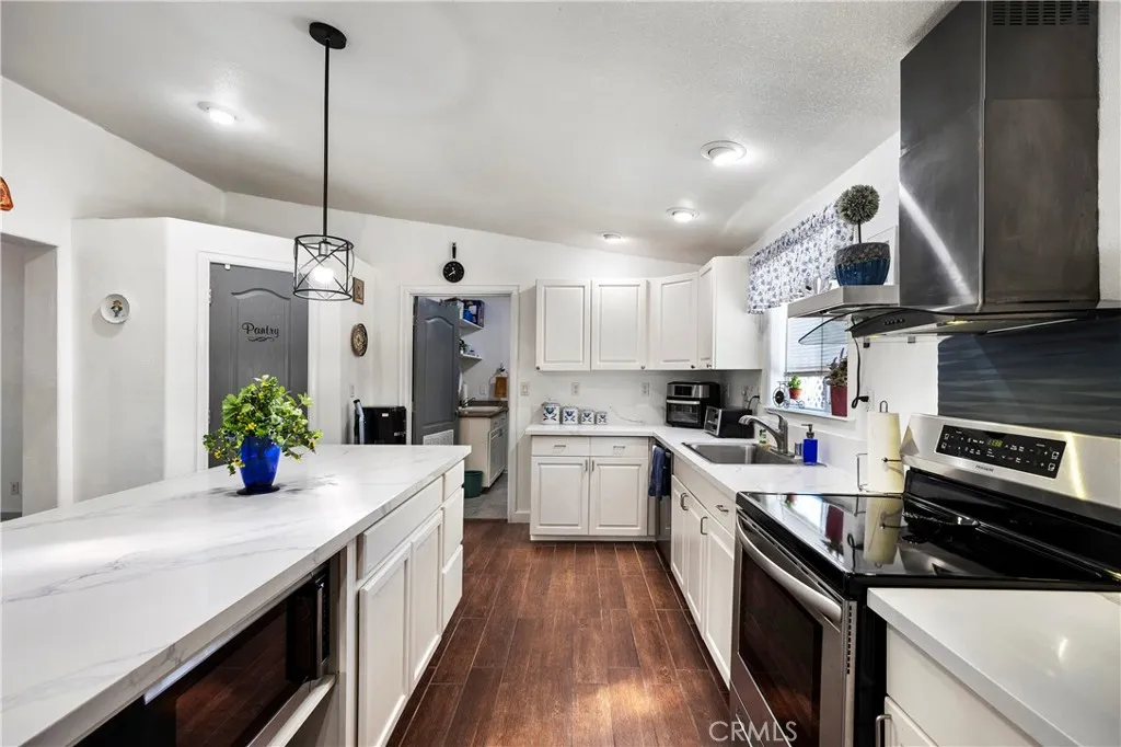 https://cdn.realtyfeed.com/cdn/127/306477083/00684f09a881bdd478640d0f428bed3a.webp