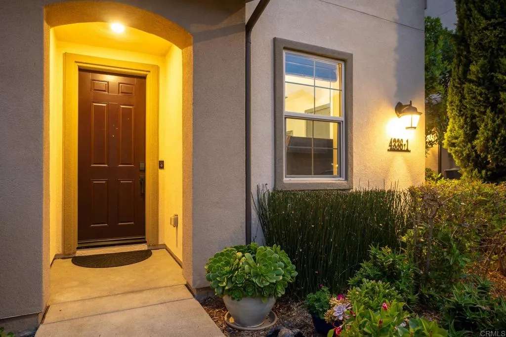 MLS: PTP2504778 Condo For Sale