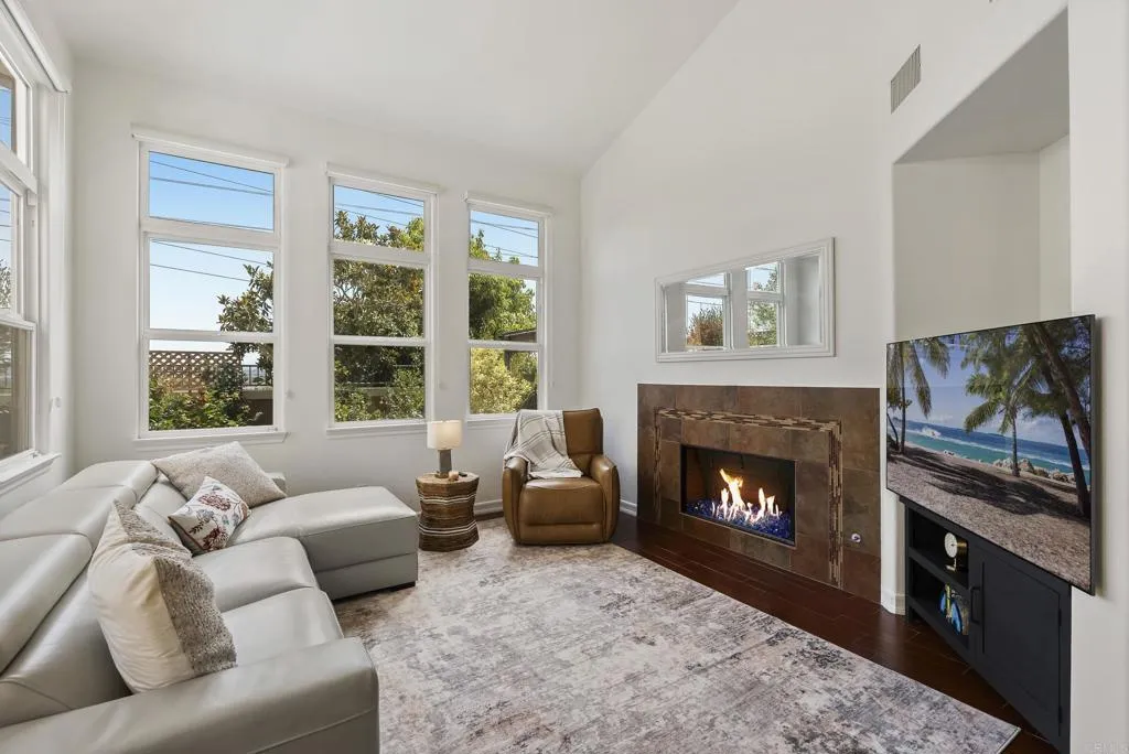 https://cdn.realtyfeed.com/cdn/127/306477173/fcfbf4b6f933379aa03df05e785105b4.webp