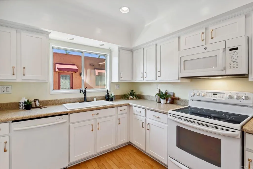 https://cdn.realtyfeed.com/cdn/127/306477239/24c3756b11d3f6f9e802a02a0bc64922.webp
