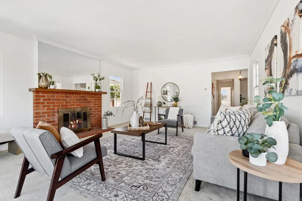 https://cdn.realtyfeed.com/cdn/127/306477239/2cff4d55dbd8fd03c9976c96158bb724.webp