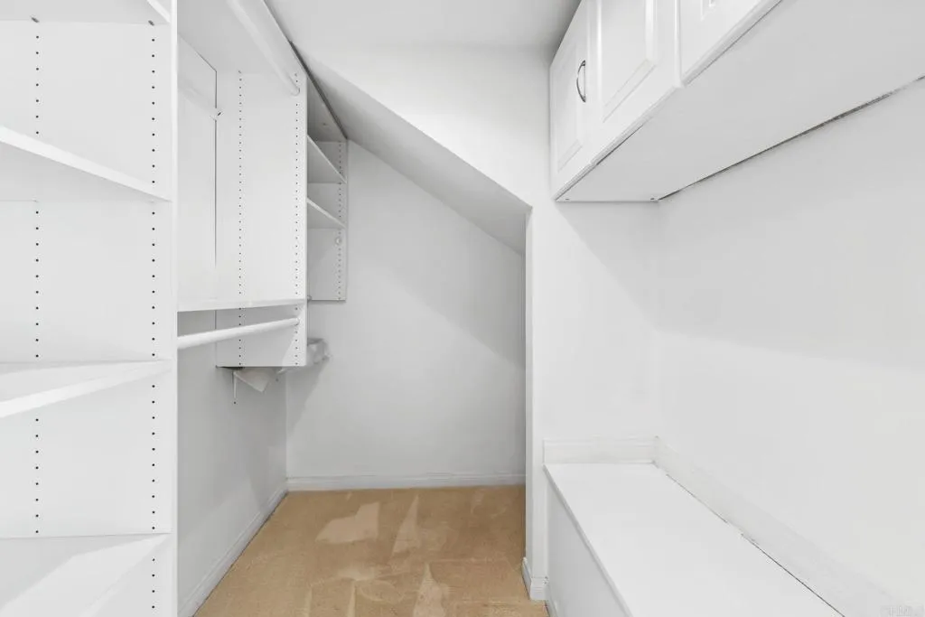 https://cdn.realtyfeed.com/cdn/127/306477239/4b1c03b53f1be158c8c87620aa2938f7.webp