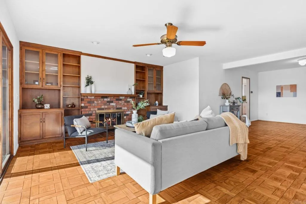 https://cdn.realtyfeed.com/cdn/127/306477239/c07b25f3a193f18543bd53e54dcea4e3.webp