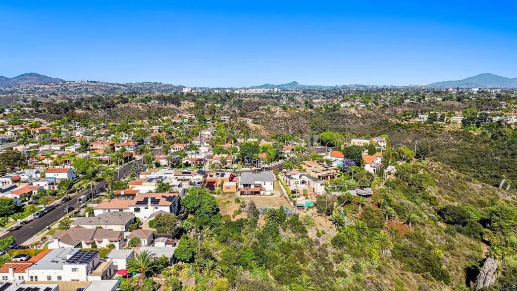 https://cdn.realtyfeed.com/cdn/127/306477239/f0a9197fd185965242b425beea090c12.webp