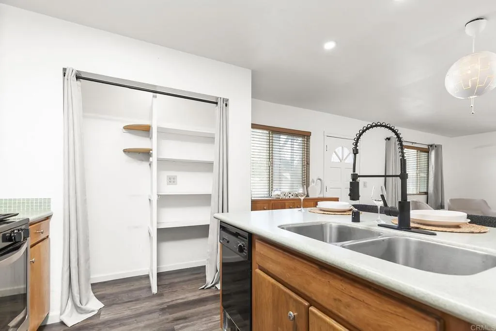 https://cdn.realtyfeed.com/cdn/127/306477284/c2b8eb56b69594759be96c5fd59676a0.webp