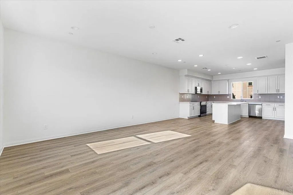 https://cdn.realtyfeed.com/cdn/127/306477296/76b540b364d0c7fa753d1cb0eda1b0c5.webp