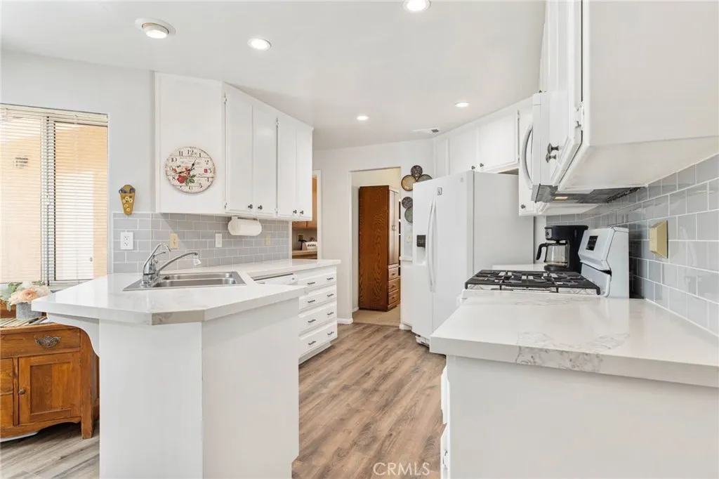 https://cdn.realtyfeed.com/cdn/127/306477384/348a805cb1f0265414db243c40aee1a7.webp